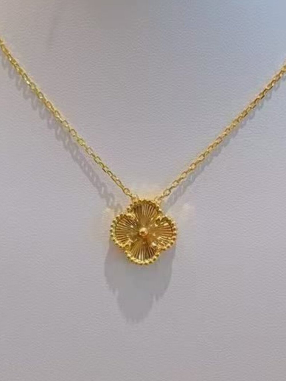 Gold Flower Pendant Necklace Minimalist Floral Charm Elegant Jewelry Gift - Picture 2 of 3